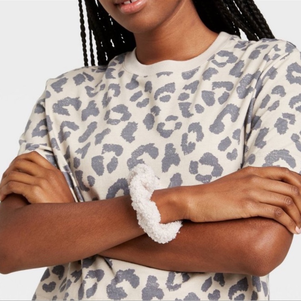 Colsie Leopard Crop Top